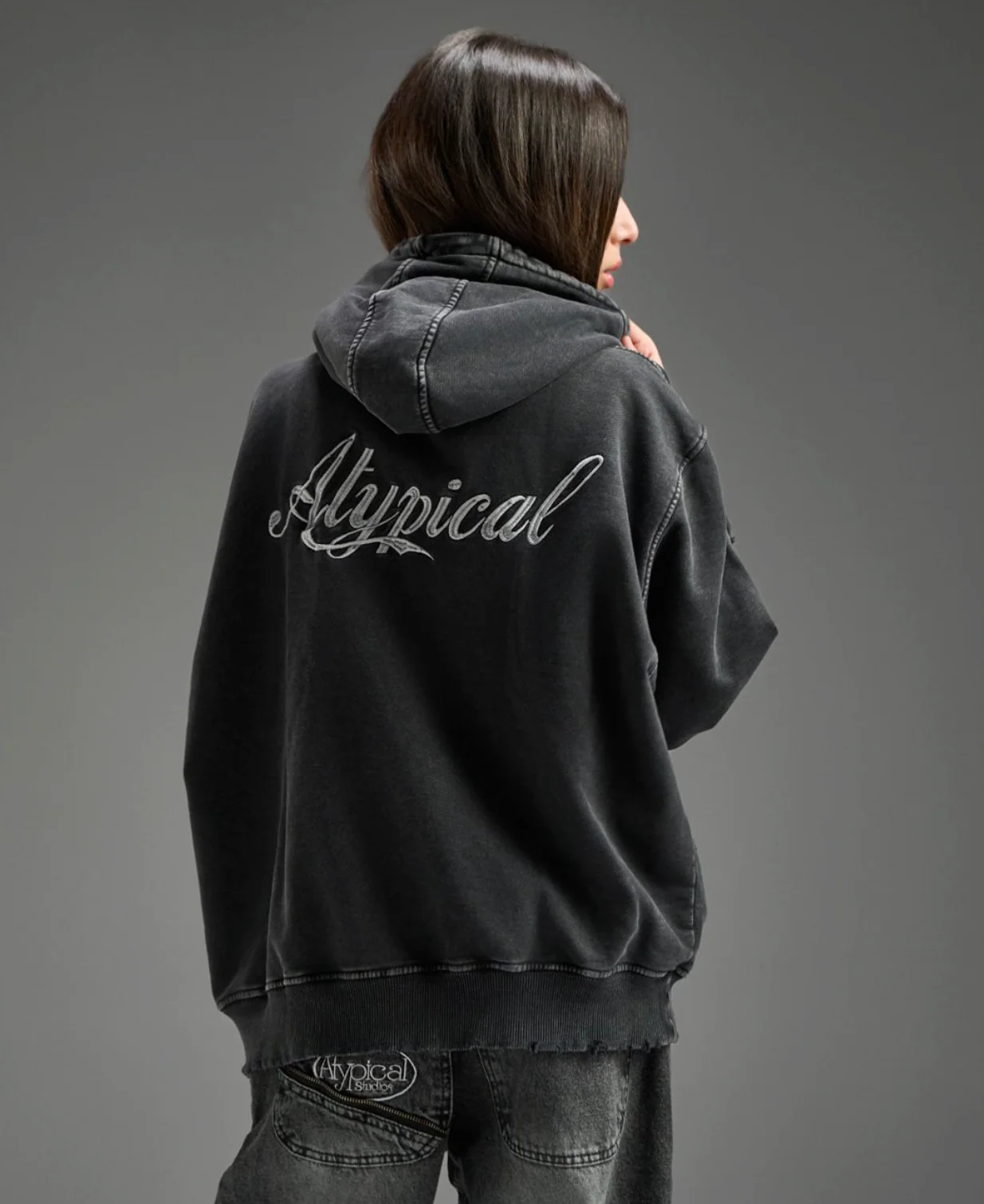 Base “W01” Hoodie - Washed Negro - Image 3